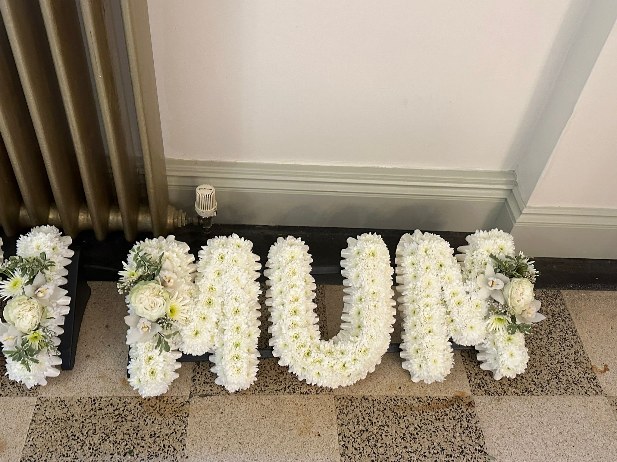 MUM White Letter Tribute